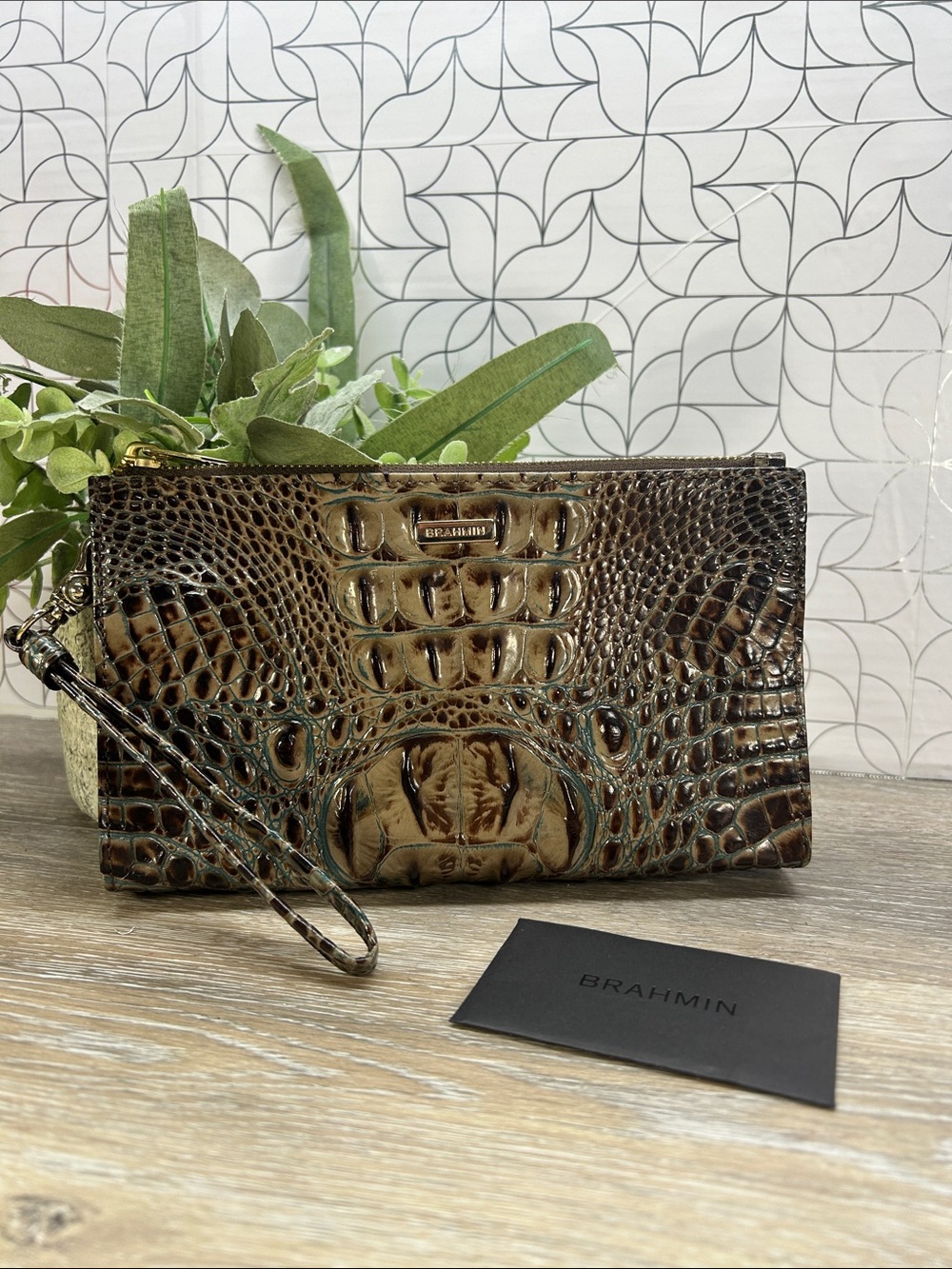 0085 Brahmin Brown Leather Wristlet with Gold Zipper 21856770085